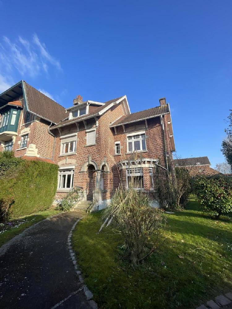 A VENDRE SECLIN CENTRE Semi Bourgeoise de 200 m2   7 chambres  jardin hangar